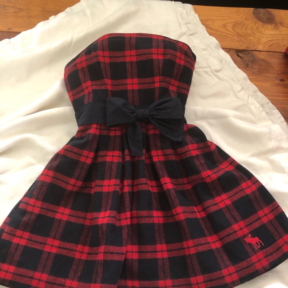 Abercrombie & strapless mini